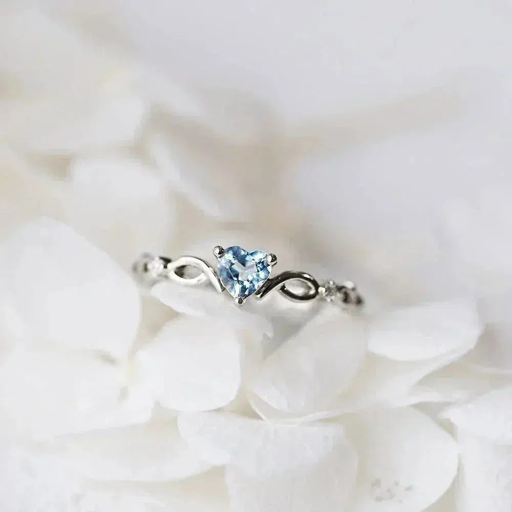 Blå Zircon Hjerte Ring i Sterling Sølv