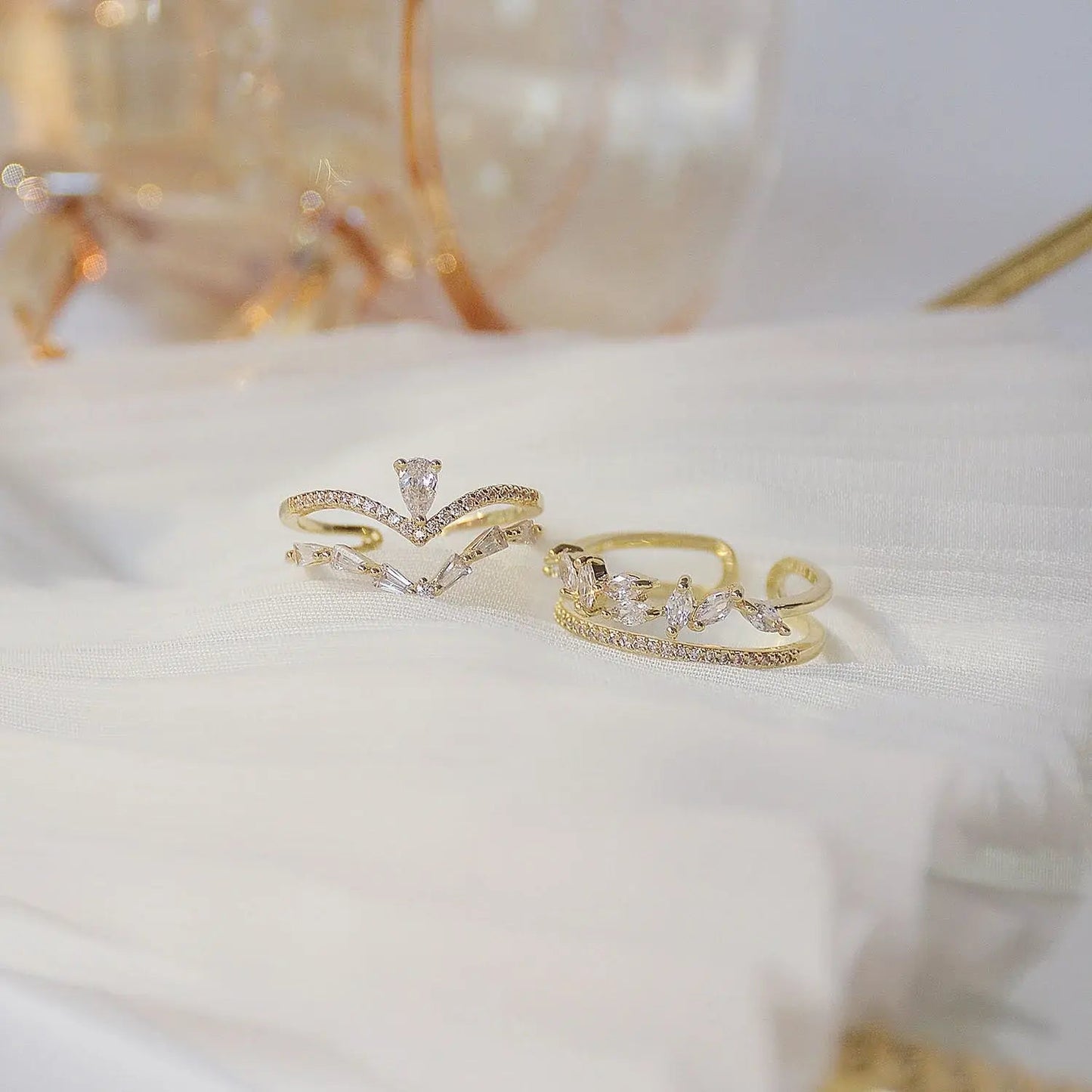 Justerbar zirkonia ring i guld