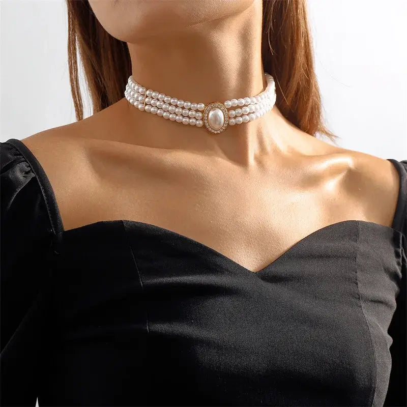 Elegant Triple Pearl Halskæde