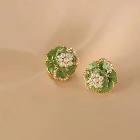 Blomsterøreringe med emalje og perler