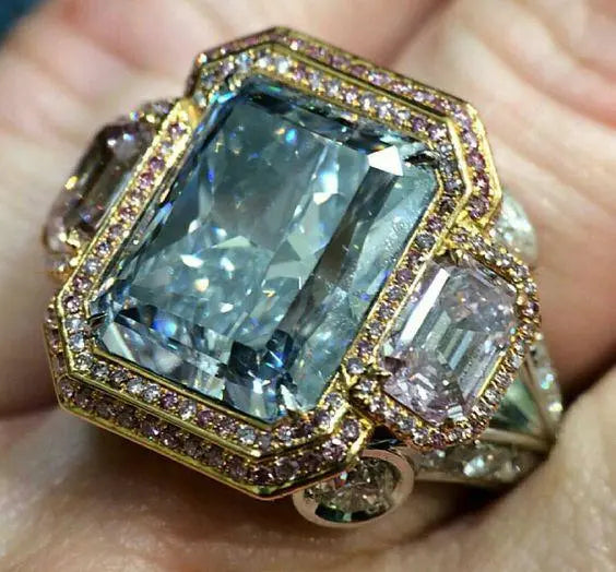 Ring lavet af blå funklende glas