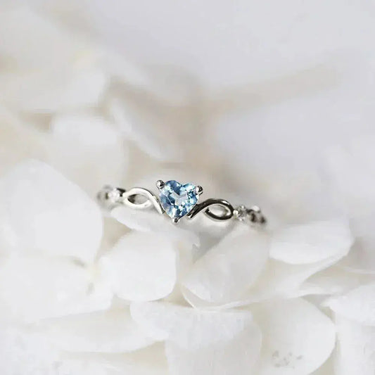 Blå Zircon Hjerte Ring i Sterling Sølv