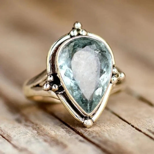 Vintage-stil ring med blå krystalindlæg