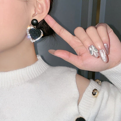 Mørkt Hjerte Øreringe i Guld