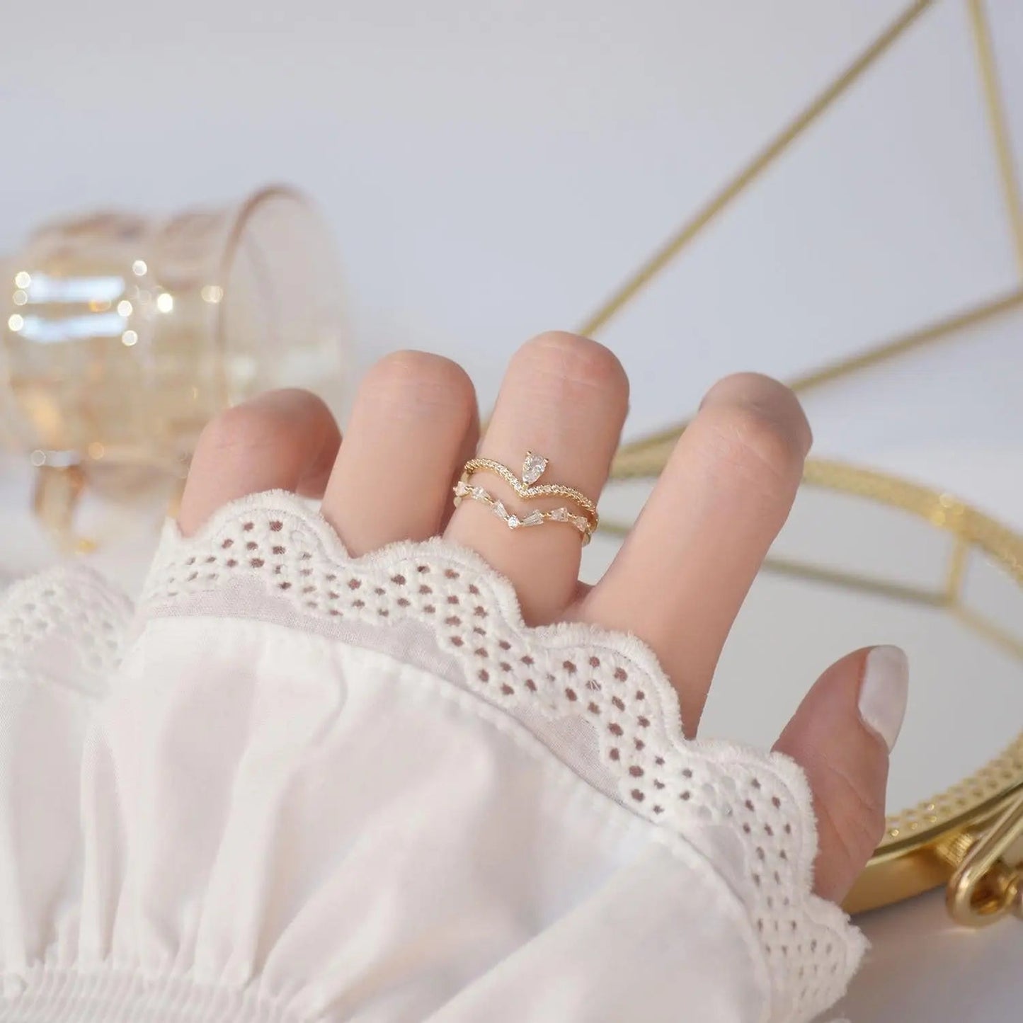 Justerbar zirkonia ring i guld