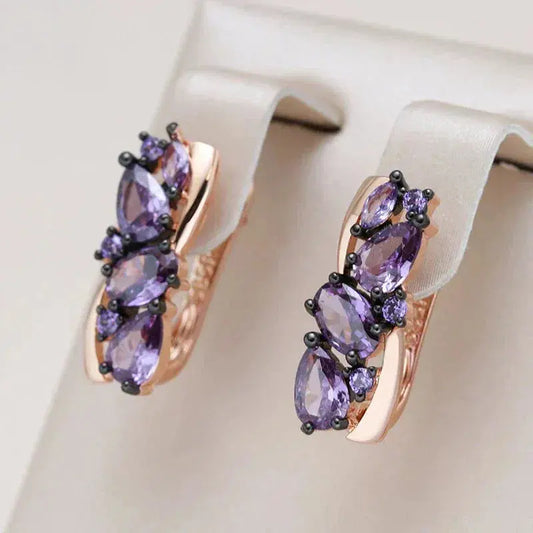 Elegante øreringe med små lilla krystaller i guld