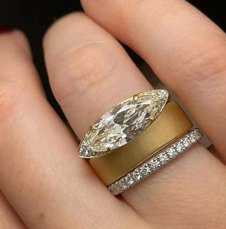 Guldbelagt ring med krystaller og vintage zirconiaer