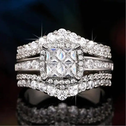 Luksuriøs ring med glitrende sten – Statement Smykker