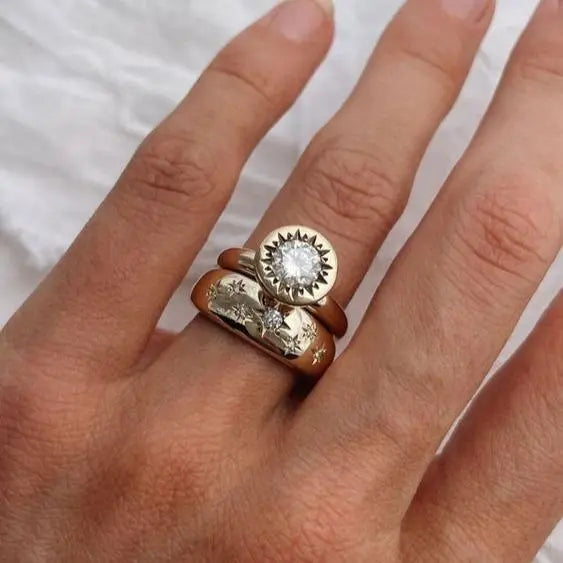 Sæt af smedet krystal guld ringe i retro stil
