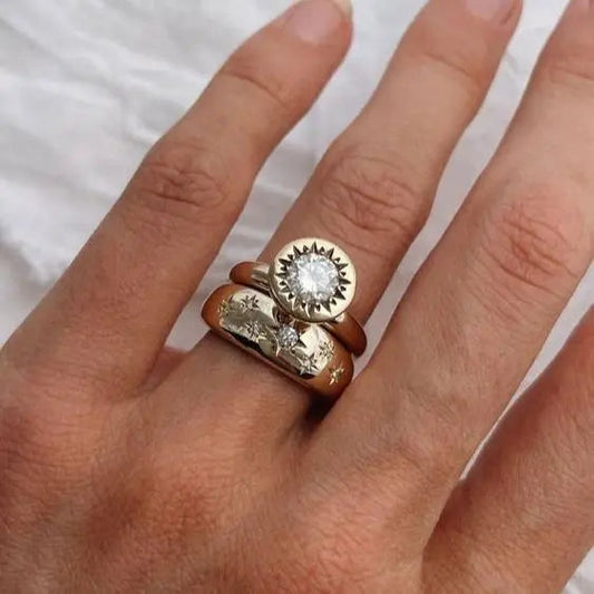 Sæt af smedet krystal guld ringe i retro stil