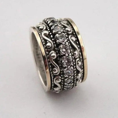 Ring med udskaaret ædelsten