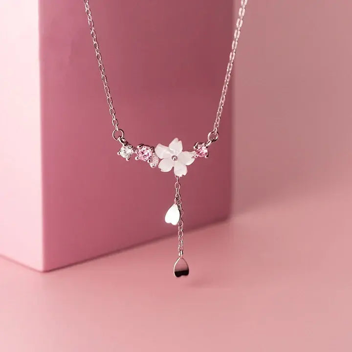 Blomsterhalskæde med rosa sten i sølv
