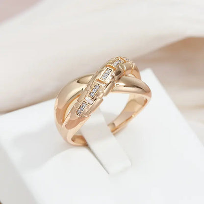 Elegant Krydsring Indlagt med Zirkoner