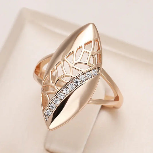 Chrysalis ring lavet af guld og diamanter
