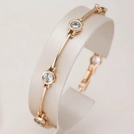Elegant armbånd med zirkonier i guld