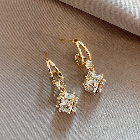 Elegante øreringe i cubic zirconium i guld