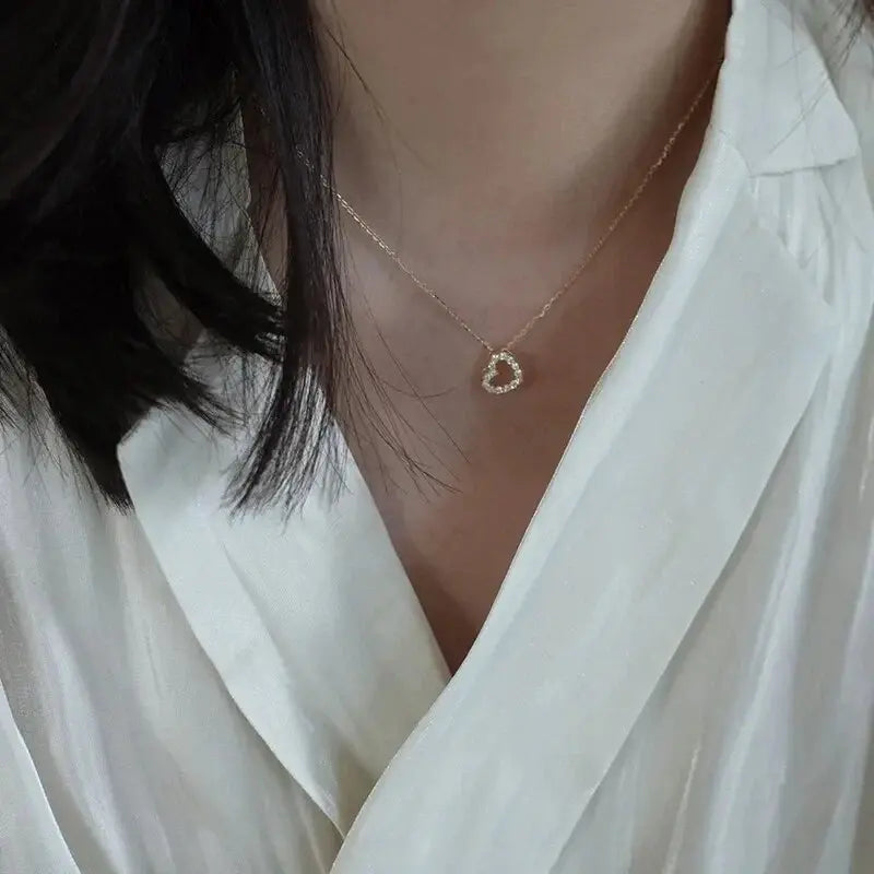 Elegant skinnende hjertehalskæde