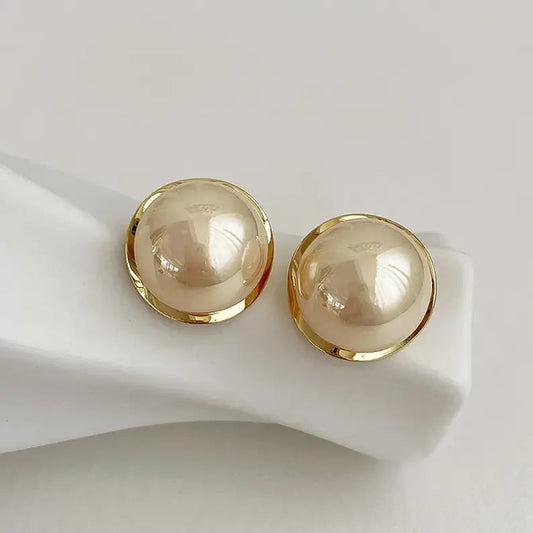 Elegante øreringe med tyk perle
