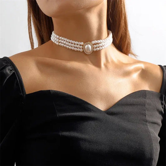 Elegant Triple Pearl Halskæde