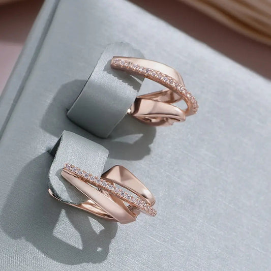 Elegante guldfarvede uregelmæssige øreringe