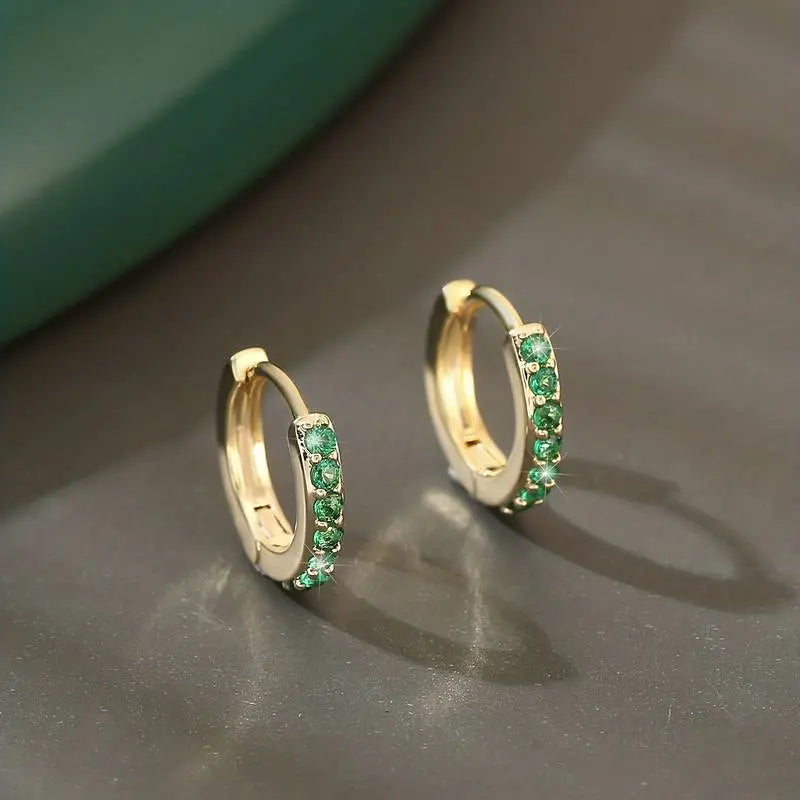 Elegante øreringe med grøn kubisk zirkonia som indlæg