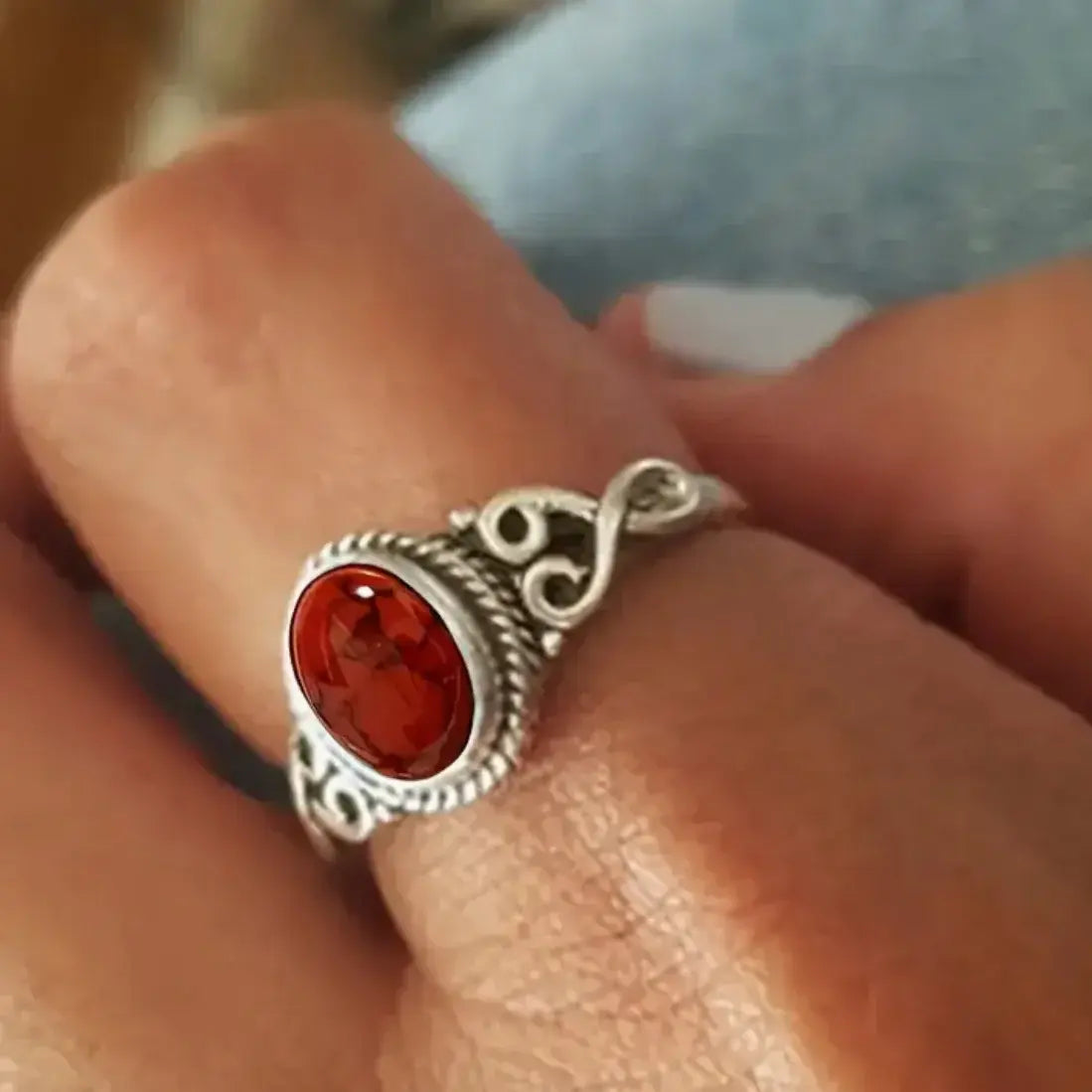 Vintage ring med rød sten