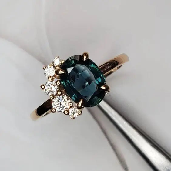Vintage ring med blå krystal og zirconia