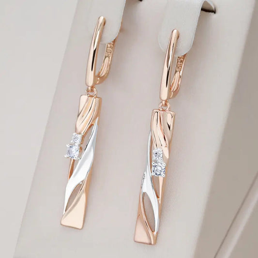 Elegante rektangulære øreringe med krystaller i guld
